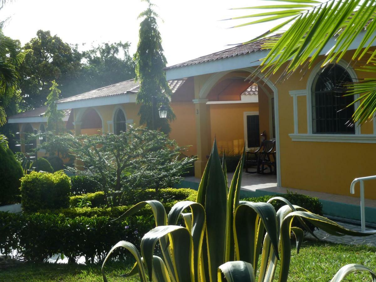 Apart Hotel Acuarious De Luis Esteli Exterior photo